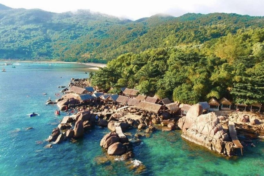 Bãi Đá Đen - Điểm đến thú vị ít người biết đến
