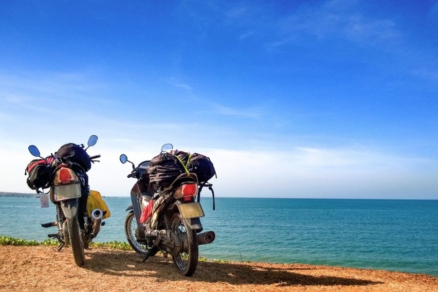 Chinh phục Bãi Cát Vàng với hành trình phượt bằng xe máy tiện lợi