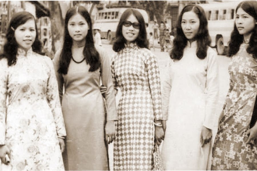 Áo dài Hippy là dấu ấn tự do, phóng khoáng của thập niên 1960