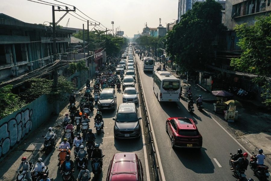 Lưu lượng phương tiện di chuyển lớn mỗi ngày tại cầu Khánh Hội
