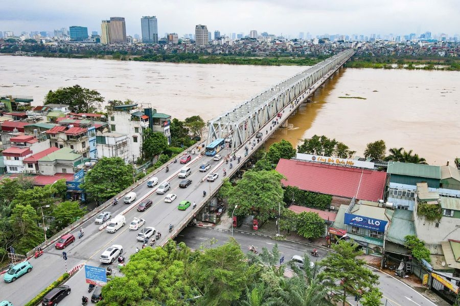 Cầu Chương Dương nối liền 2 bờ sông Hồng, giúp nâng cao năng lực hạ tầng giao thông, phục vụ nhu cầu di chuyển của người dân