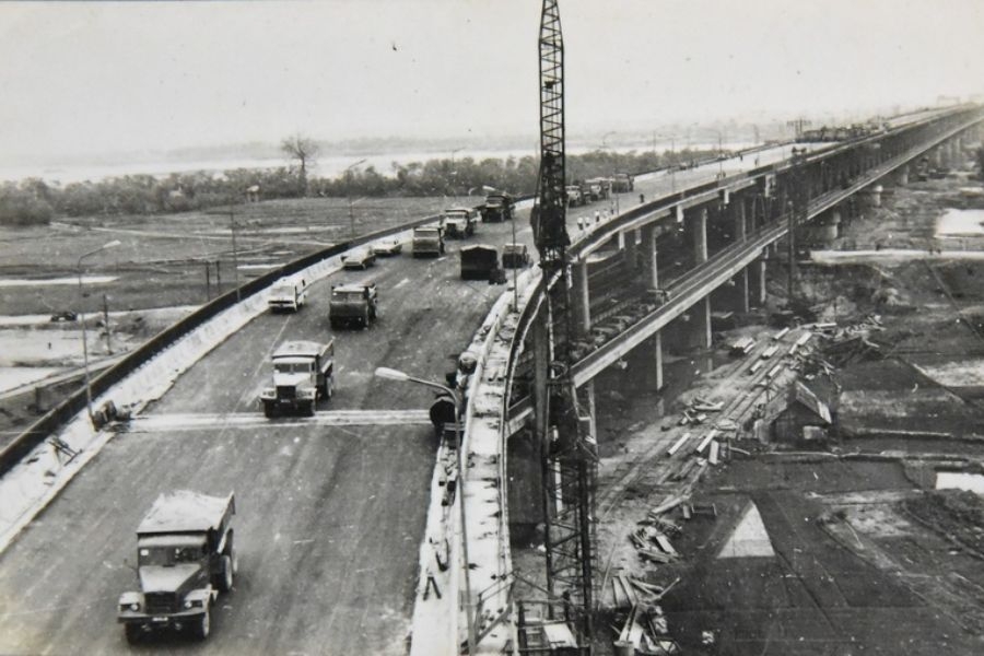 Cầu Thăng Long được Liên Xô tiếp quản năm 1979 và hoàn thiện vào năm 1985