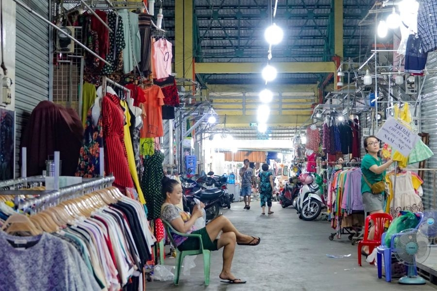 Chợ Hạnh Thông Tây là nơi cung cấp hàng sỉ lớn cho các chủ shop trên toàn quốc