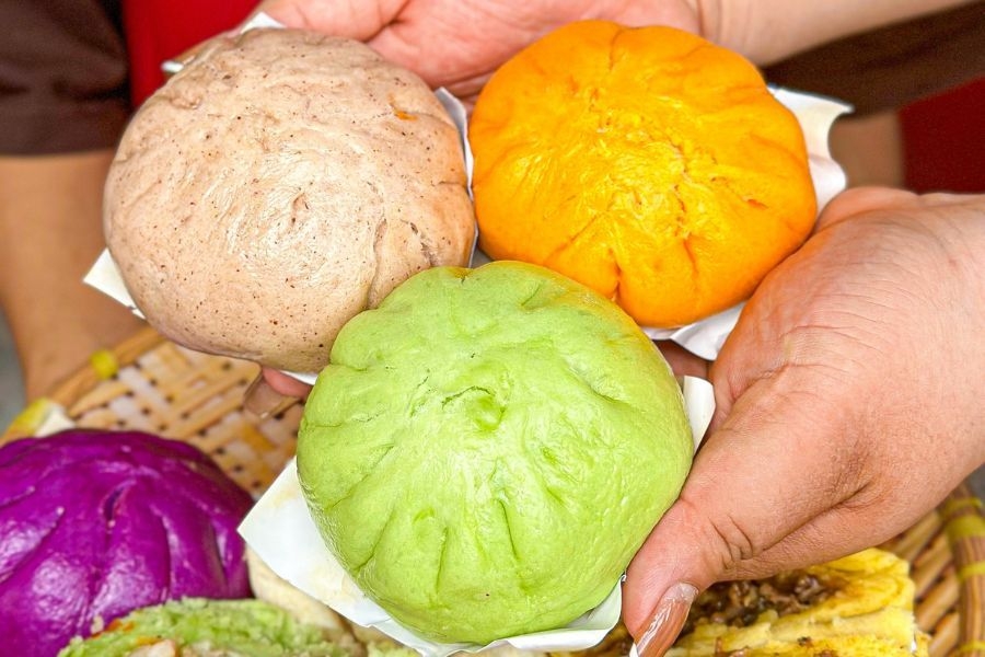 Bánh bao nóng hổi, nhân thịt đậm vị truyền thống