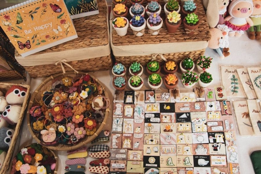 Chợ đêm Lê Duẩn nổi tiếng với những món đồ handmade xinh xắn