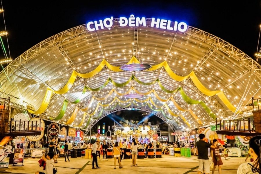 Không khí sôi động tại chợ đêm Helio