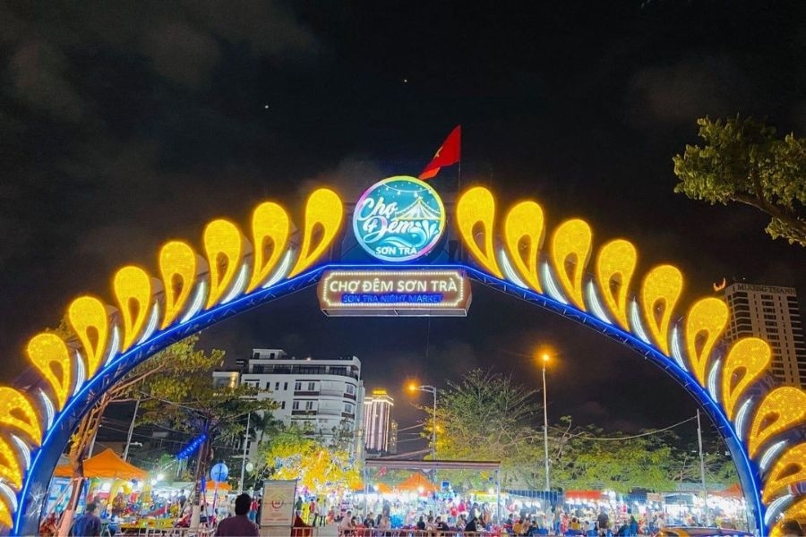 Chợ đêm Sơn Trà đẹp lung linh giữa lòng Đà Nẵng