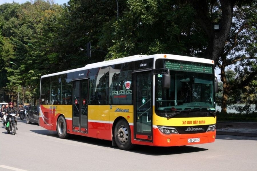 Di chuyển đến chợ Đồng Xuân bằng xe bus