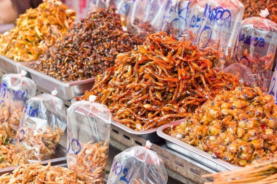 Mua sắm các loại đặc sản, đồ khô về làm quà khi ghé Chợ Hàn