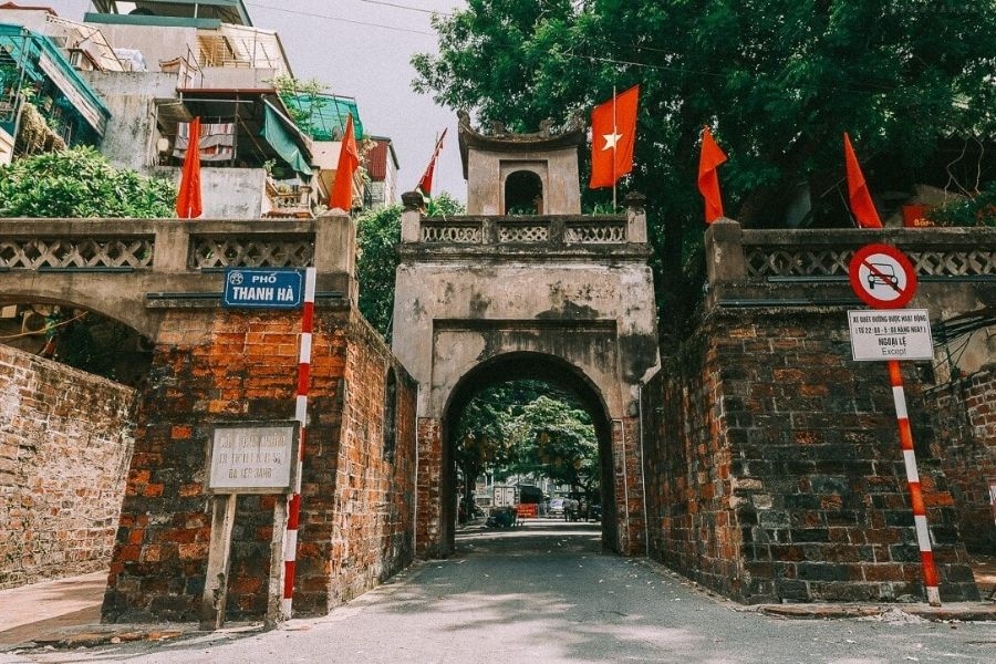 Ô Quan Chưởng uy nghi, nổi bật giữa lòng Hà Nội, là biểu tượng lịch sử còn sót lại của kinh thành xưa