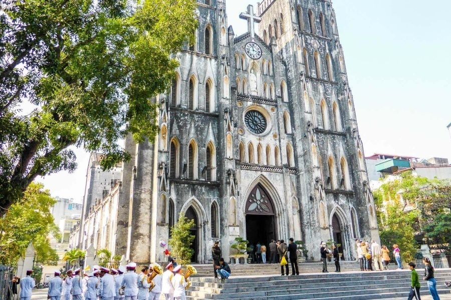 Nhà thờ Lớn Hà Nội mang phong cách Gothic ấn tượng, uy nghi giữa trung tâm thủ đô