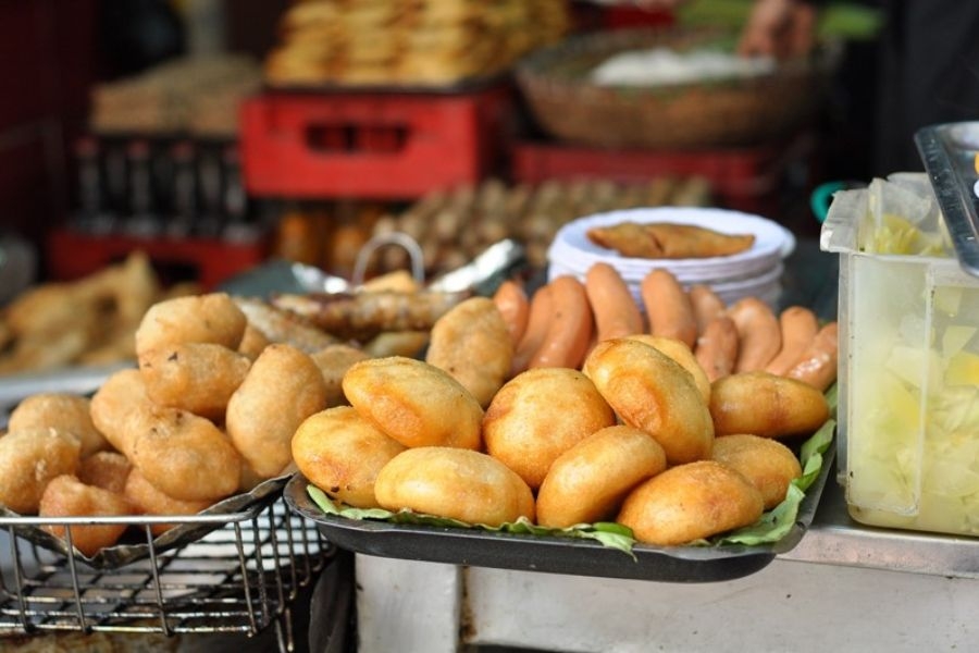 Bánh rán mặn vàng ươm, giòn rụm