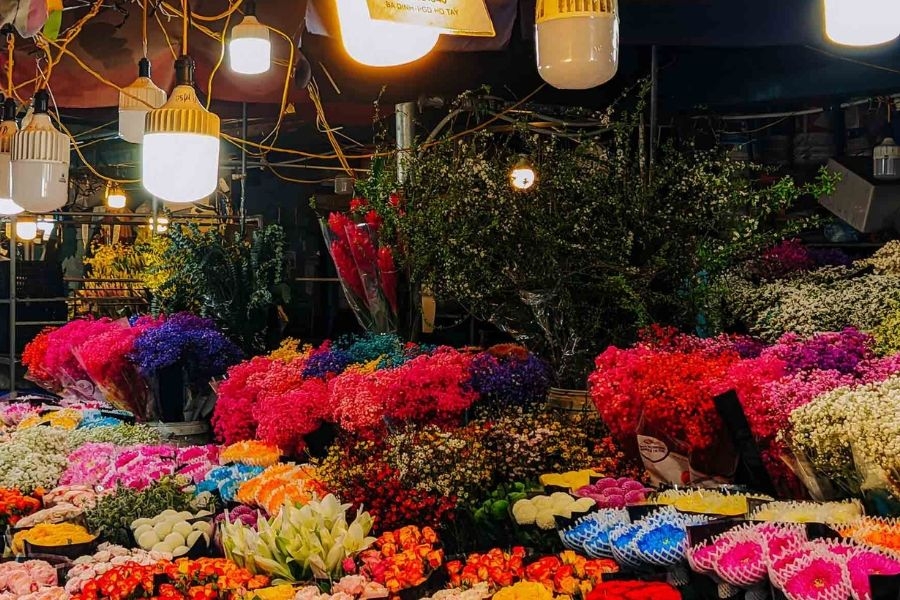 Chợ hoa Quảng An bắt đầu hoạt động từ 23h đêm