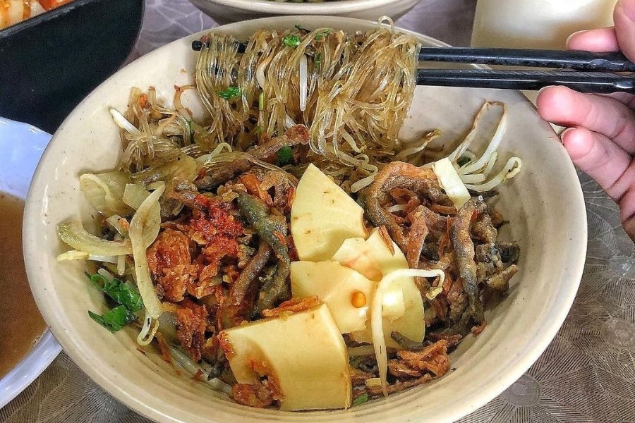 Miến lươn Lan Hương với lươn giòn thơm và nước dùng đậm đà, hấp dẫn