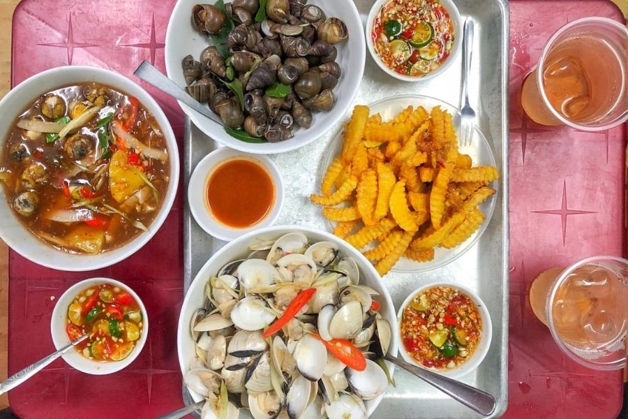 Nga Ốc với thực đơn phong phú, đặc biệt món cút lộn xào me hấp dẫn