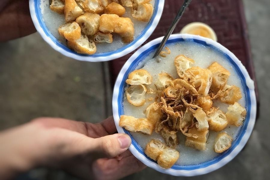 Cháo trai Bà Trọng đậm đà, sánh mịn nổi tiếng tại chợ Nghĩa Tân