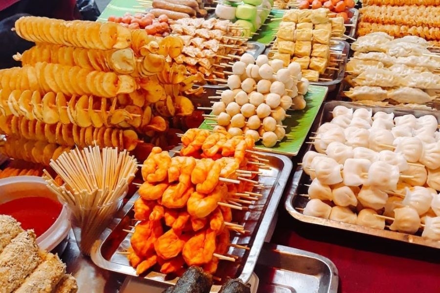 Các món ăn vặt hấp dẫn tại chợ đêm Phùng Khoang