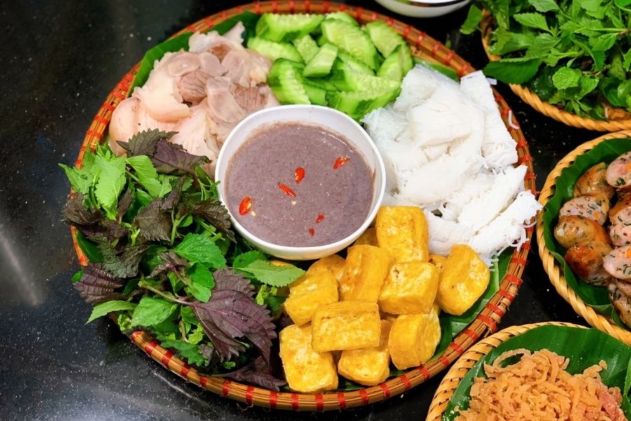 Bún đậu thơm ngon, hấp dẫn tại chợ Phùng Khoang