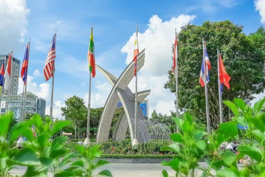 Công viên Hoàng Văn Thụ xanh mát, lý tưởng để thư giãn, đi dạo hoặc tổ chức picnic
