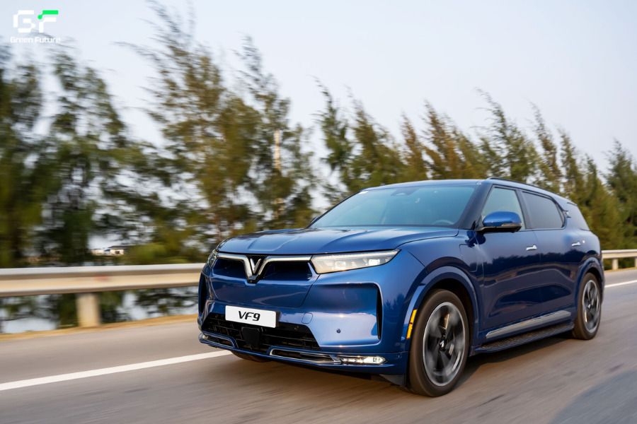 Thuê xe 7 chỗ theo tháng tại Green Future