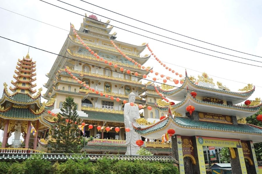 Chùa Vạn Đức sở hữu kiến trúc Phật giáo đặc sắc