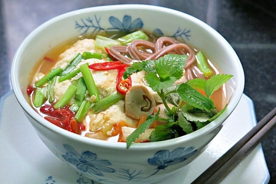 Bún bò chay mà món ăn không thể không nếm thử khi đến chùa Bảo Long