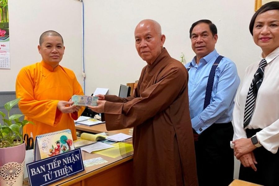 Chùa Hoằng Pháp thường xuyên tổ chức các buổi từ thiện, ủng hộ người khó khăn