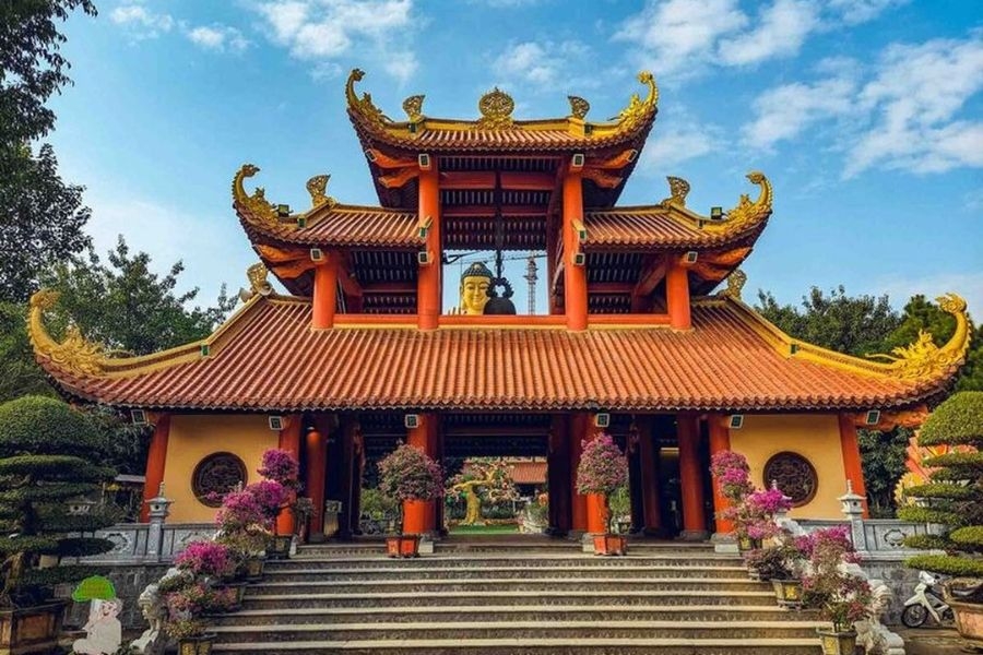 Chùa Khai Nguyên là ngôi chùa nổi tiếng bậc nhất tại Sơn Tây
