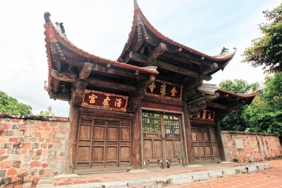 Chùa Kim Liên như đài sen, cổng Tam Quan – Tứ Trụ ba lối đi biểu tượng ba cõi