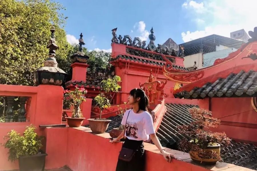 Thời điểm lý tưởng để viếng chùa là vào sáng sớm (Nguồn ảnh: Internet)