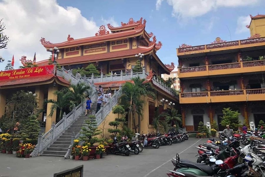 Chùa chỉ phục vụ giữ xe trong khung giờ mở cửa