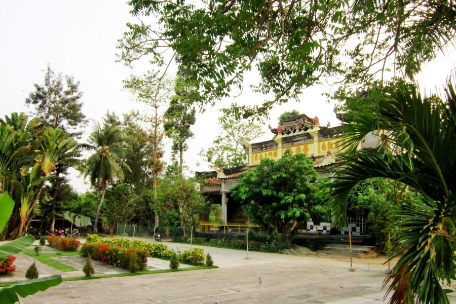 Không gian tĩnh lặng, xanh mát tại chùa Phổ Quang