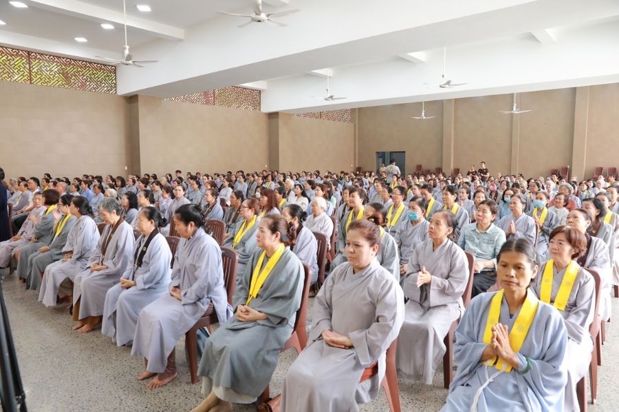 Khóa tu tại chùa thu hút đông đảo Phật tử tham gia