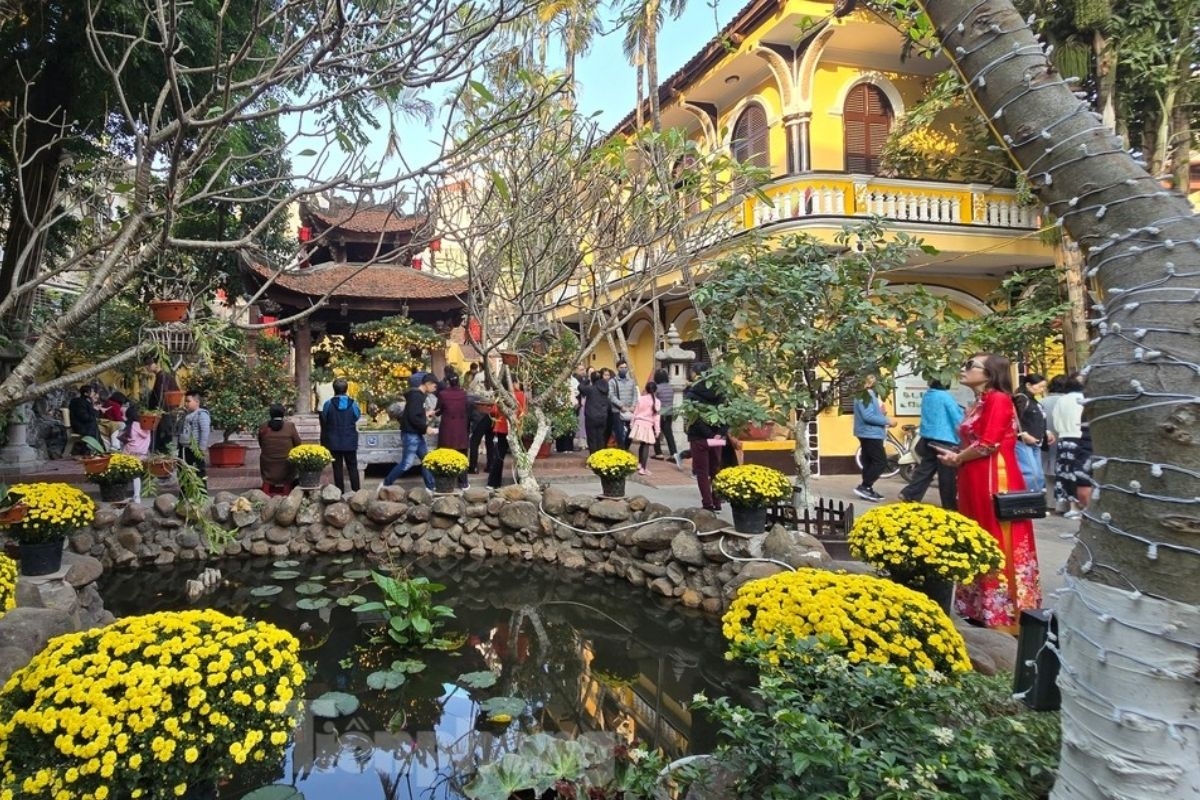 Bước sang thế kỷ 20, các Phật tử đã góp sức và tài vật để tiếp tục trùng tu chùa