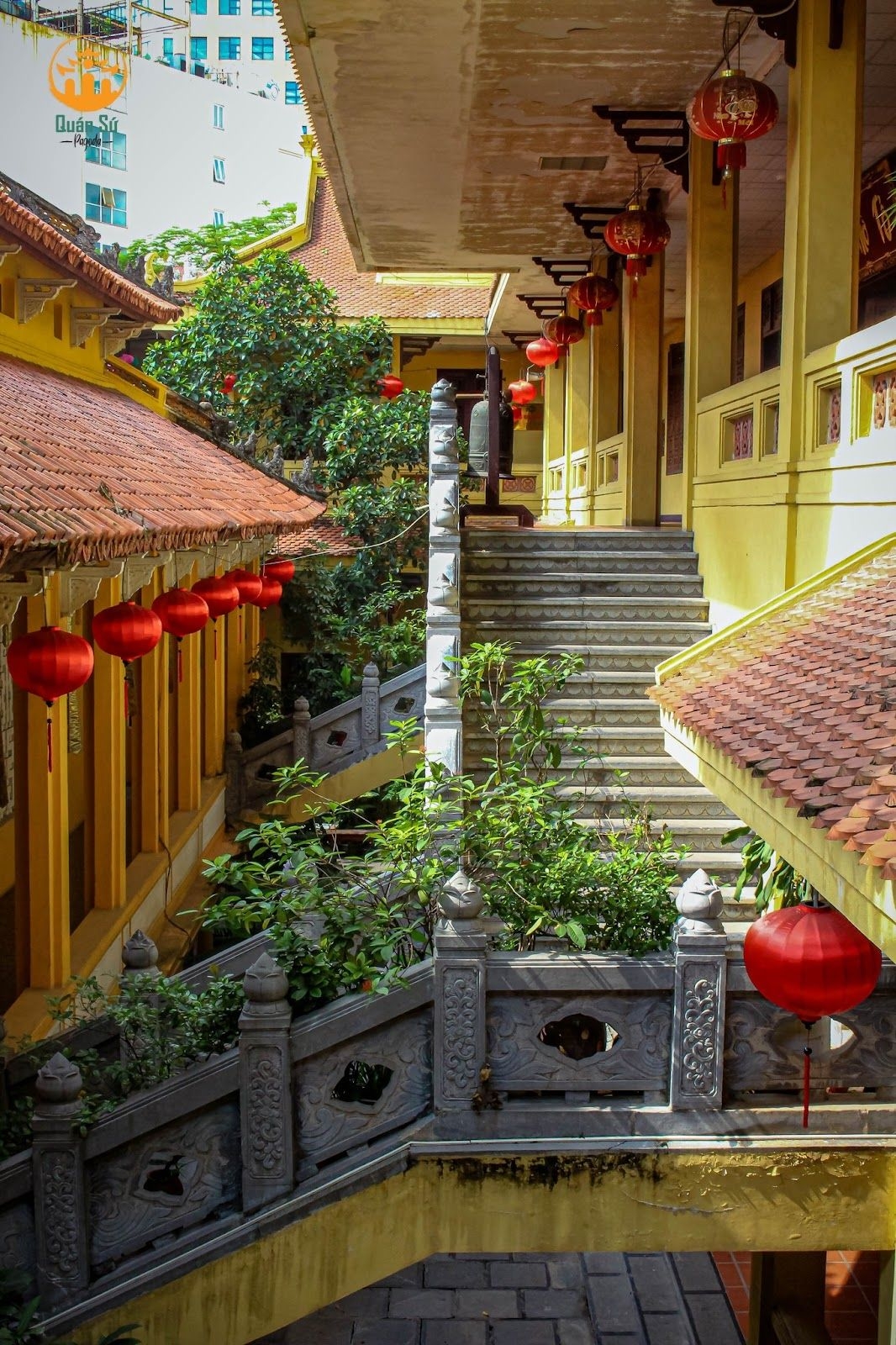 Kiến trúc cầu thang của Chùa Quán Sứ