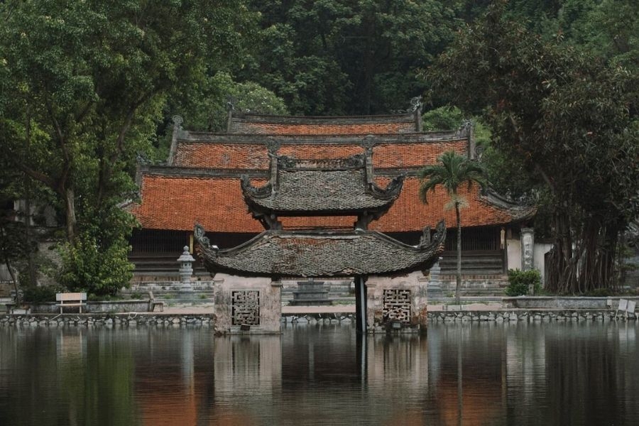 Chùa Thầy là điểm đến tâm linh thu hút du khách thập phương đến chiêm bái