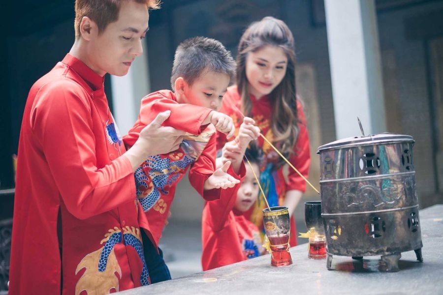 Nên mặc trang phục kín đáo, lịch sự khi đến chùa