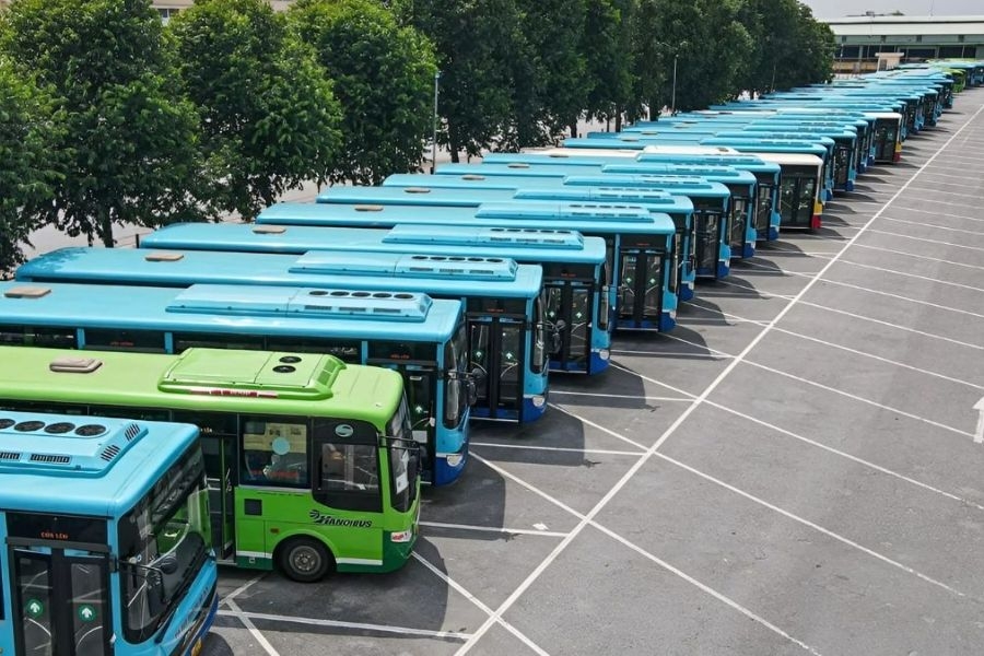 Di chuyển nhanh chóng đến chùa Thầy bằng xe buýt
