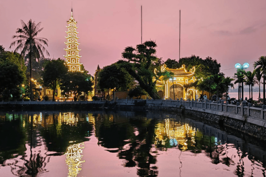 Hình ảnh chùa Trấn Quốc về đêm