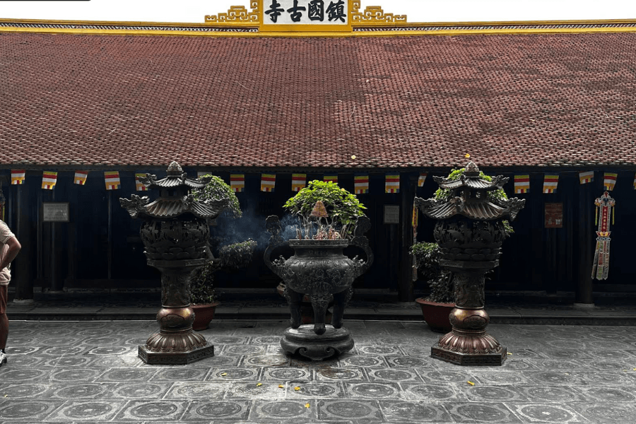 Chùa Trấn Quốc với kiến trúc kết hợp văn hóa Việt Nam và Phật Giáo