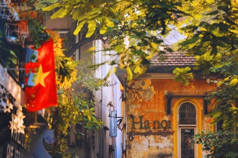 Phố Cổ Hà Nội nhịp sống xưa và nay giao hòa trong từng góc phố, mái nhà rêu phong