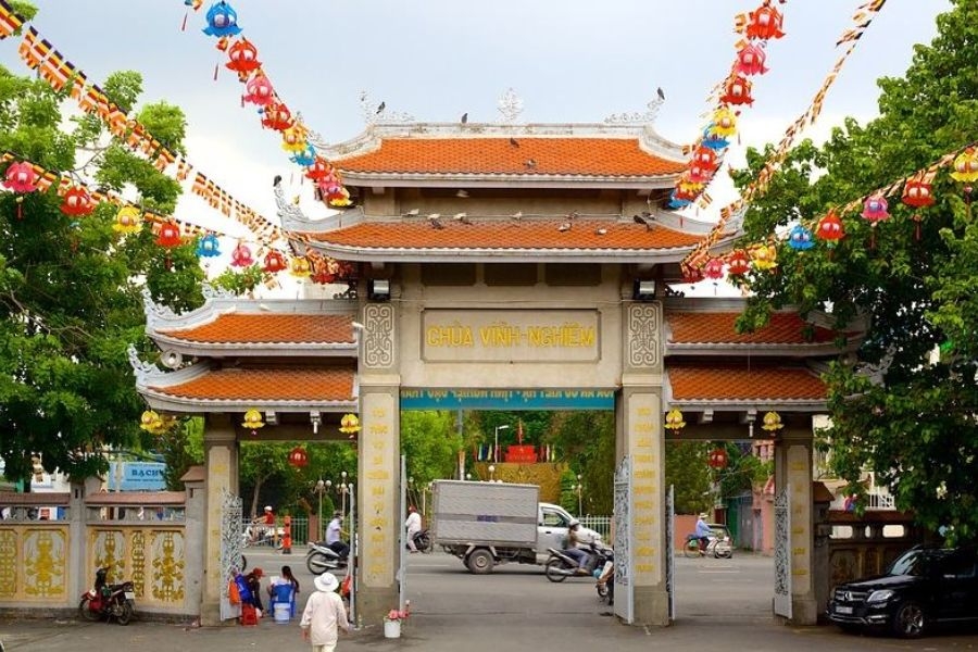 Cổng tam quan chùa Vĩnh Nghiêm uy nghi