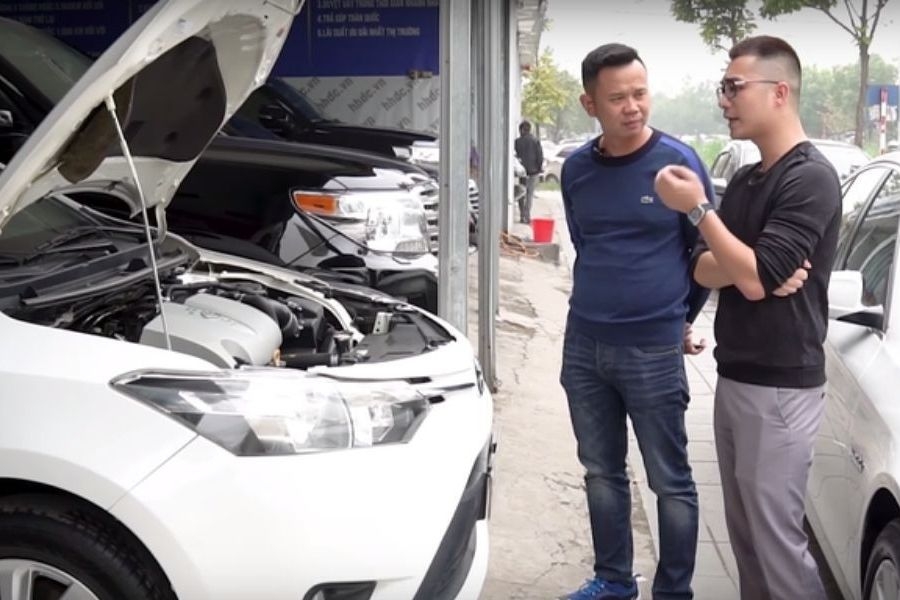 Kiểm tra ngoại thất xe không có dấu vết cạy mở, rỉ sét