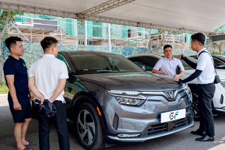 Kiểm tra kỹ nội - ngoại thất của xe trước khi mua