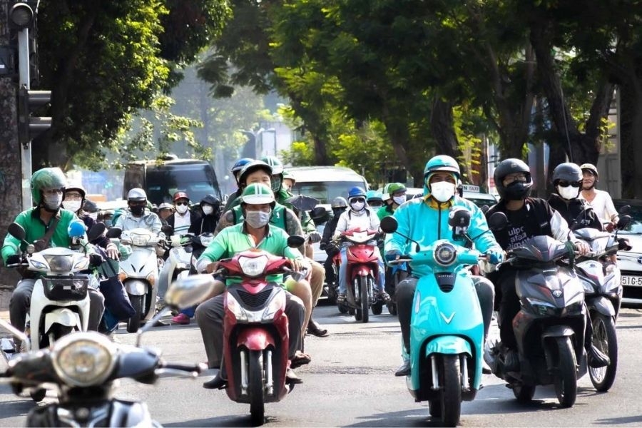 Hoặc di chuyển đến công viên 23 tháng 9 bằng xe công nghệ