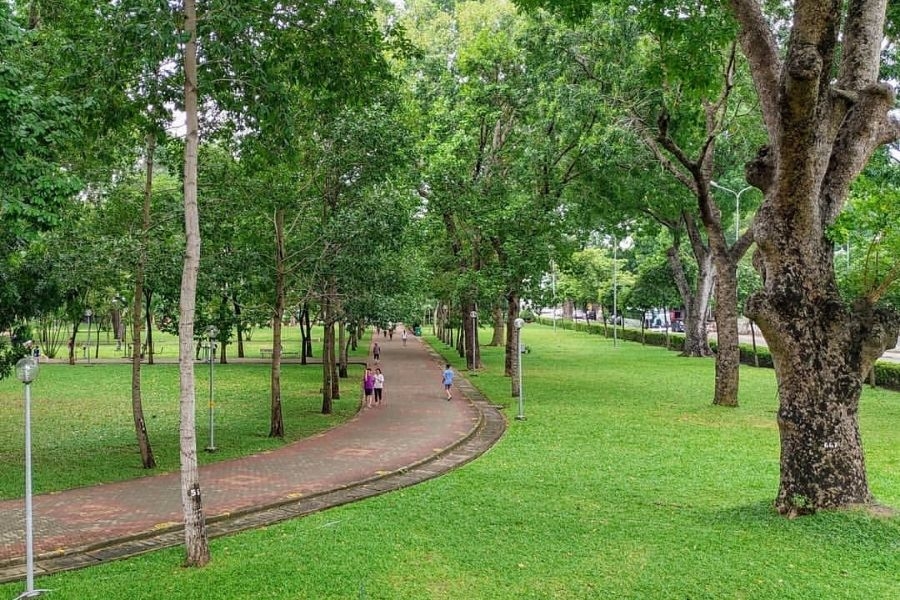 Tận hưởng không gian xanh mát và yên bình tại công viên 23/9