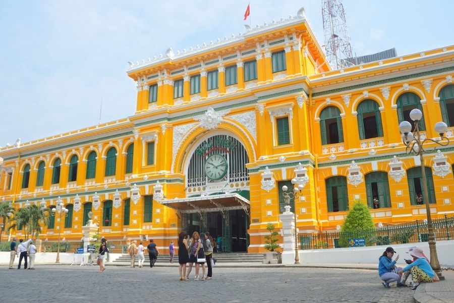 Bưu điện Thành phố là nơi mua sắm quà lưu niệm độc đáo dành cho du khách