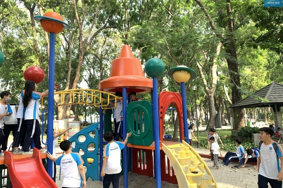 Khu vui chơi dành cho trẻ em tại công viên Hoàng Văn Thụ