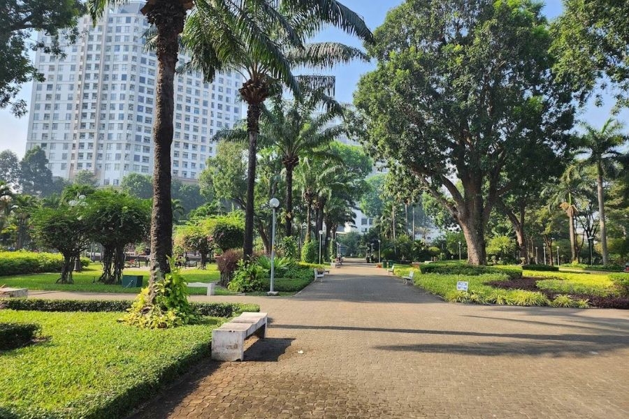 Ghế đá - nơi dừng chân nghỉ ngơi của du khách