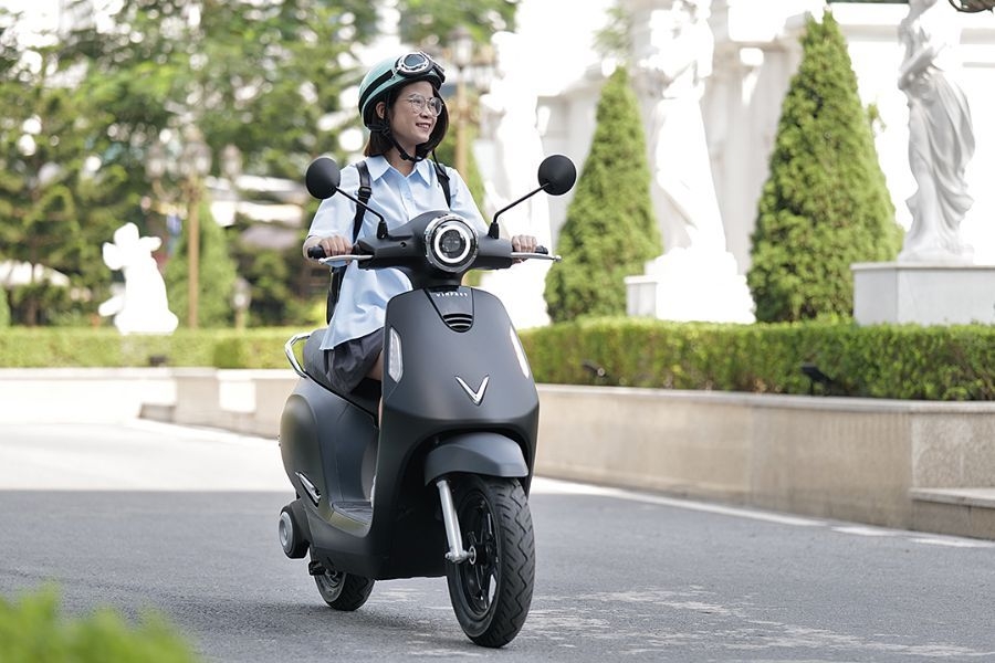 Di chuyển đến công viên Yên Hòa bằng xe máy
